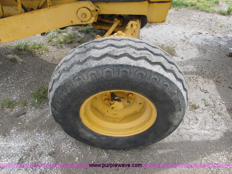 image for item Z9178 John Deere 400 backhoe