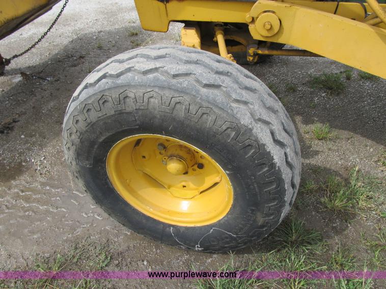 image for item Z9178 John Deere 400 backhoe