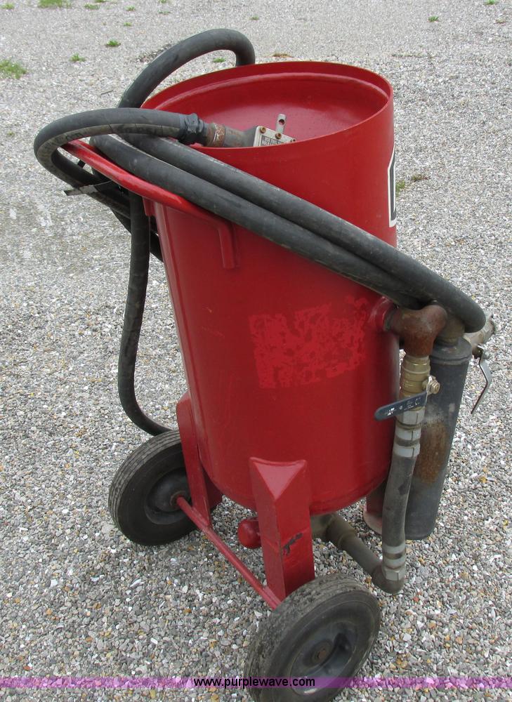 image for item Z9699 2008 Marco sand pot