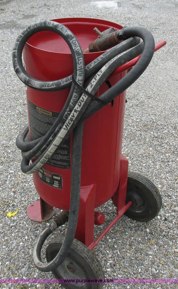 image for item Z9699 2008 Marco sand pot