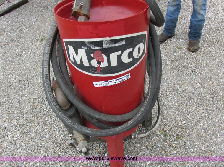 image for item Z9699 2008 Marco sand pot