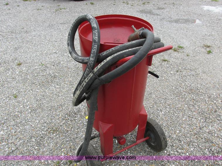 image for item Z9699 2008 Marco sand pot