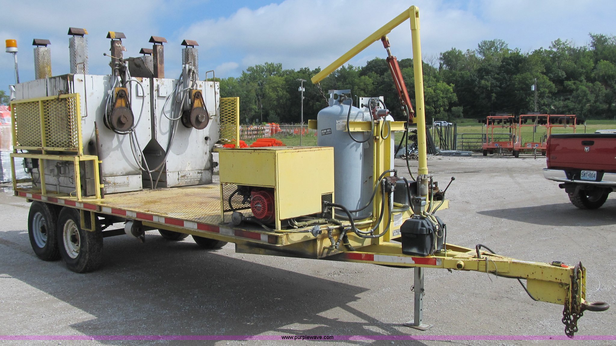 1997 Thermoplastic plastic melter trailer in Riverside, MO Item Z9139