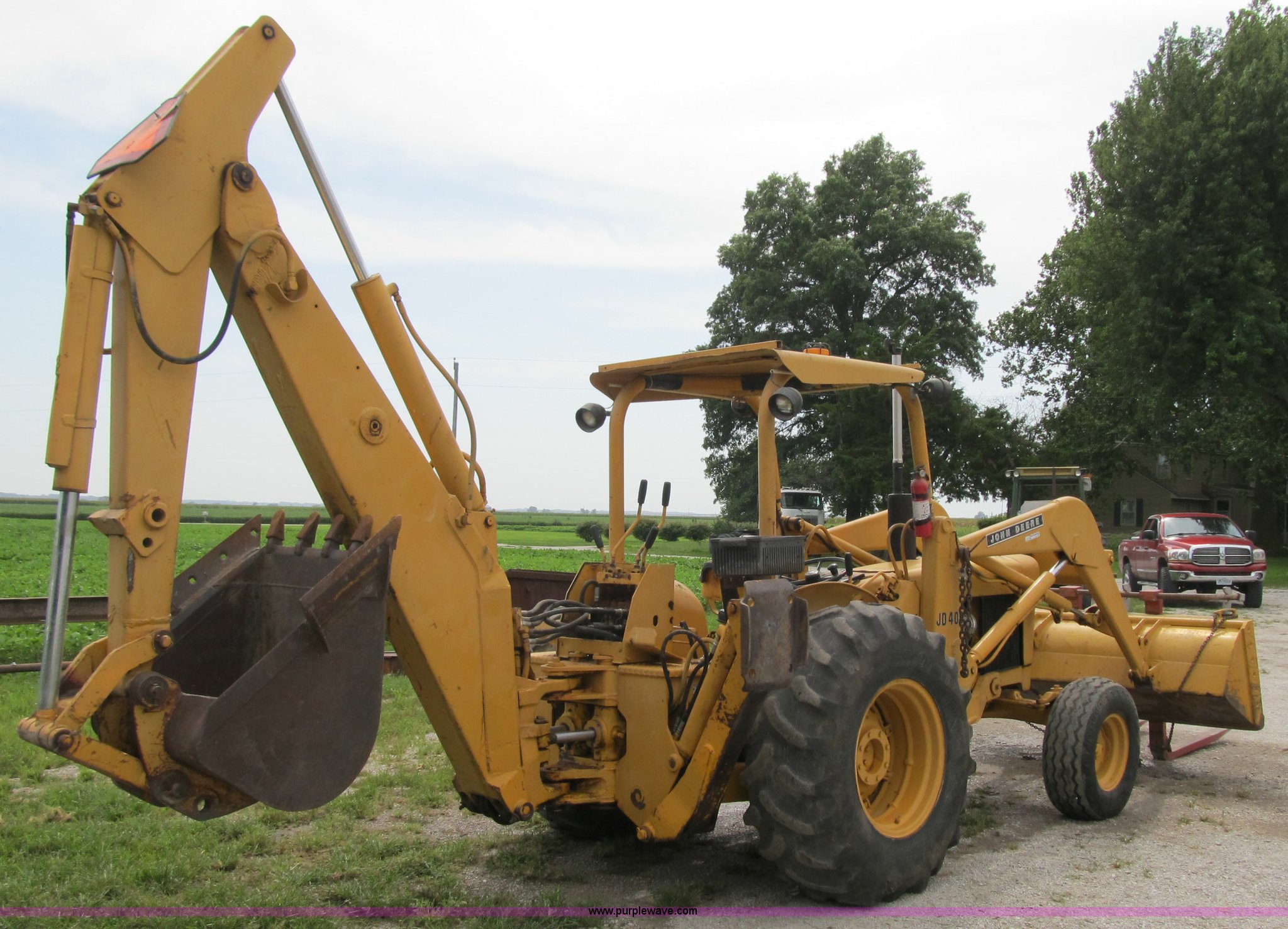 John Deere 400 backhoe in Hardin, MO Item Z9178 sold Purple Wave
