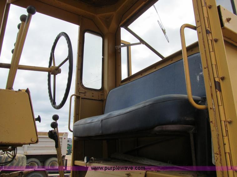 image for item E4931 1973 Wabco 555 motor grader