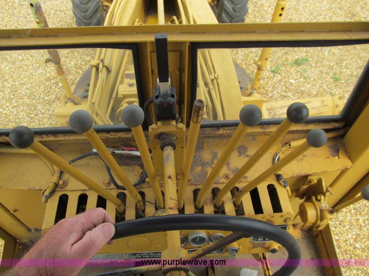 image for item E4931 1973 Wabco 555 motor grader