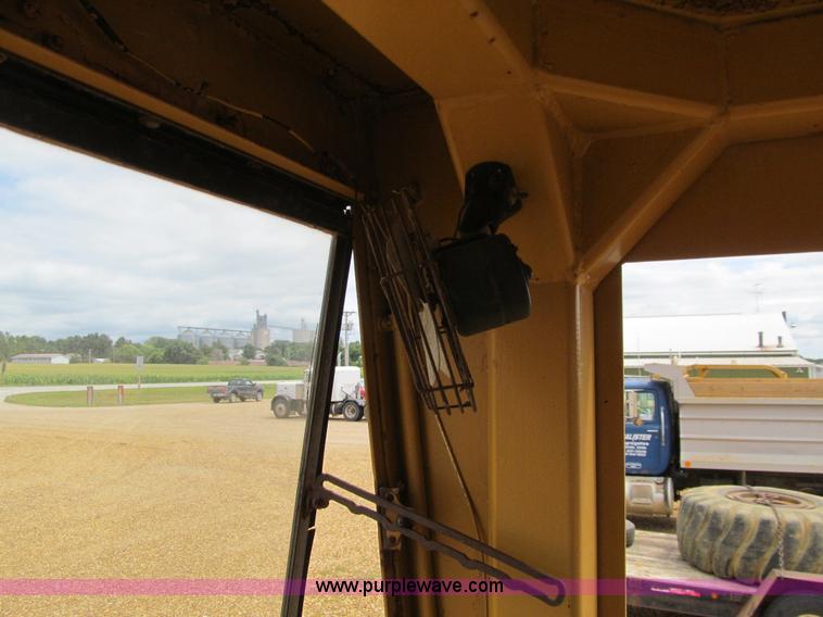 image for item E4931 1973 Wabco 555 motor grader