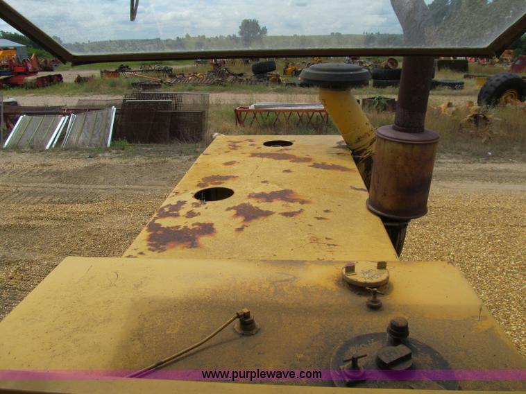 image for item E4931 1973 Wabco 555 motor grader