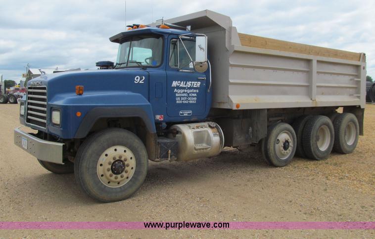 image for item E4932 1992 Mack RD688S dump truck