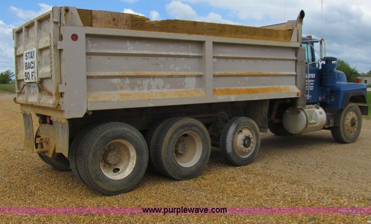 image for item E4932 1992 Mack RD688S dump truck