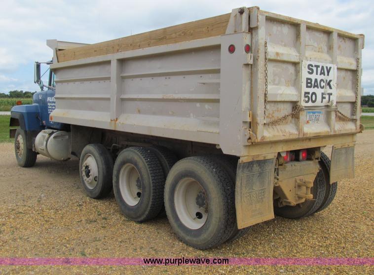 image for item E4932 1992 Mack RD688S dump truck