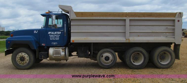 image for item E4932 1992 Mack RD688S dump truck