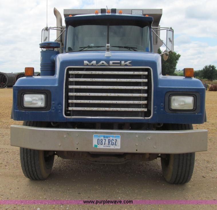 image for item E4932 1992 Mack RD688S dump truck