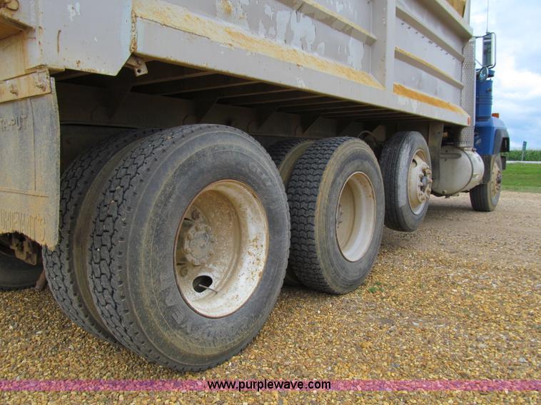 image for item E4932 1992 Mack RD688S dump truck