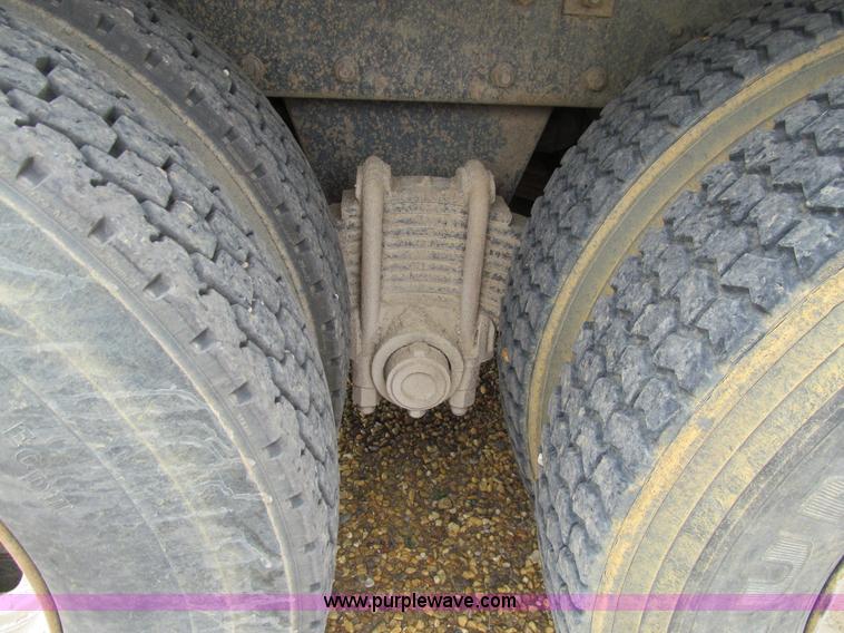 image for item E4932 1992 Mack RD688S dump truck