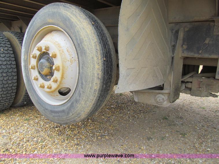 image for item E4932 1992 Mack RD688S dump truck