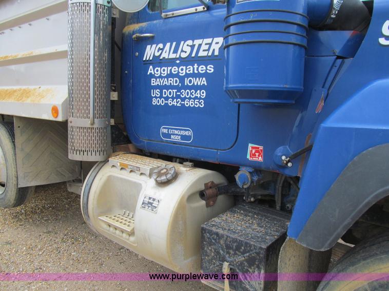 image for item E4932 1992 Mack RD688S dump truck