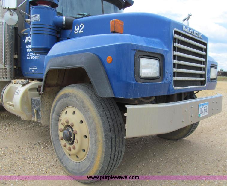 image for item E4932 1992 Mack RD688S dump truck