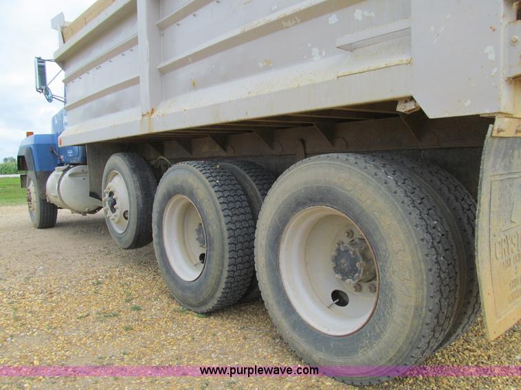image for item E4932 1992 Mack RD688S dump truck