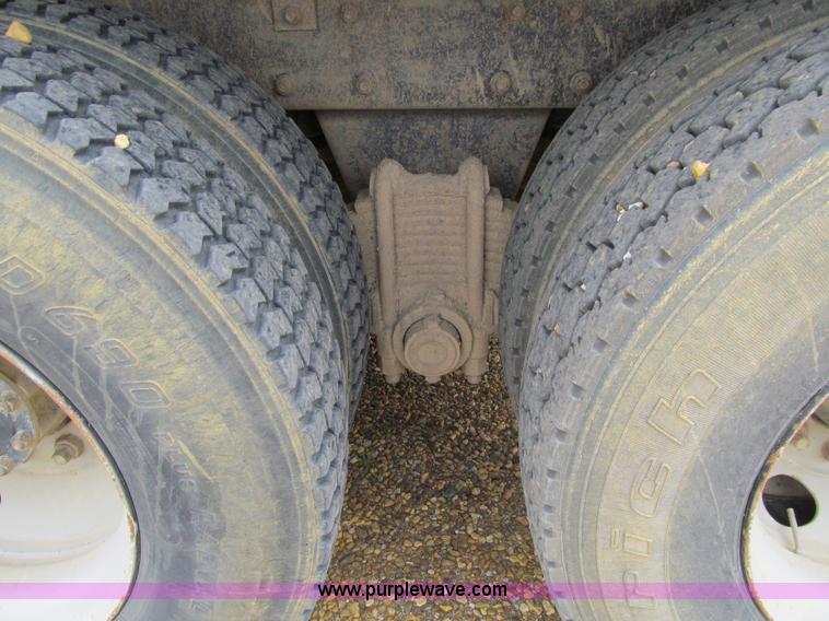 image for item E4932 1992 Mack RD688S dump truck