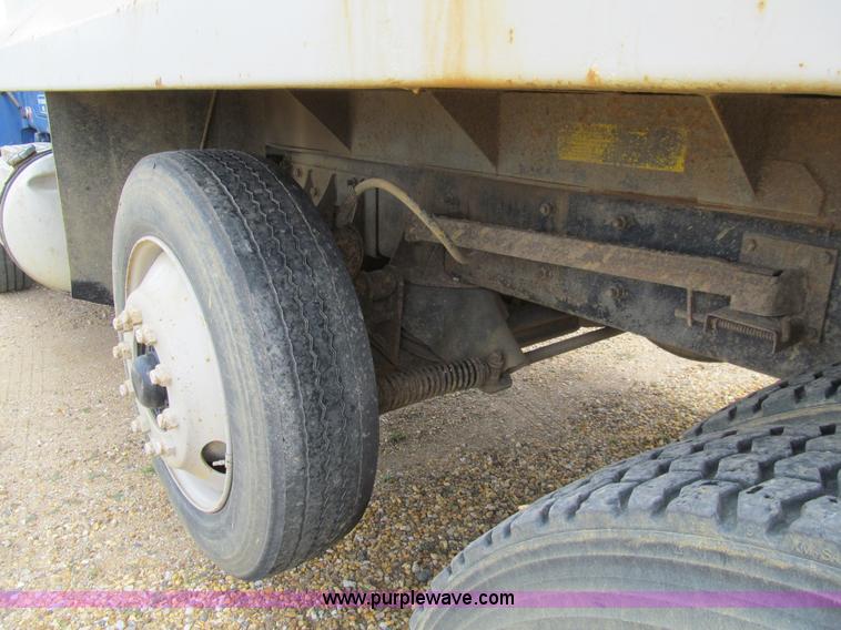 image for item E4932 1992 Mack RD688S dump truck