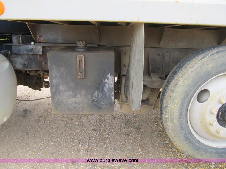 image for item E4932 1992 Mack RD688S dump truck