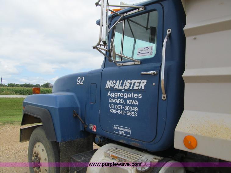 image for item E4932 1992 Mack RD688S dump truck