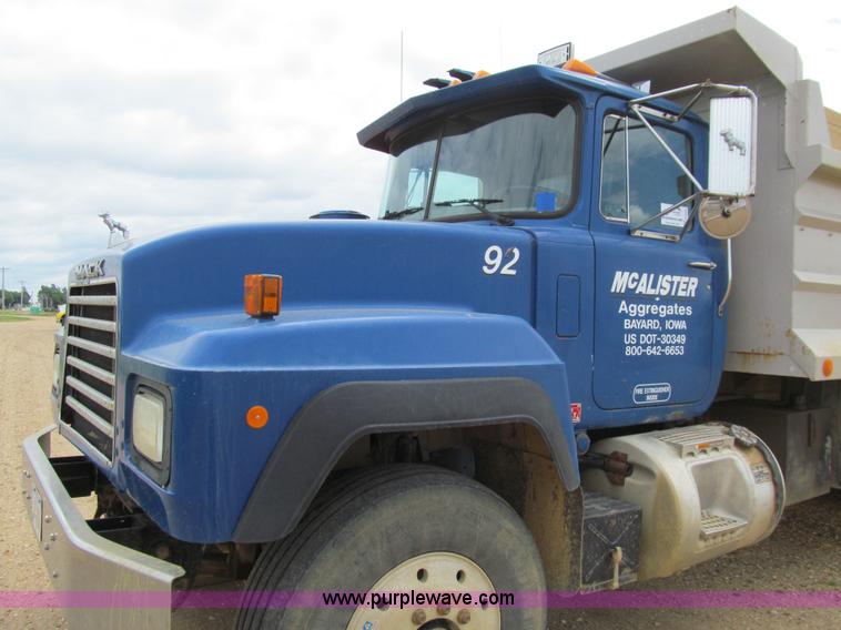 image for item E4932 1992 Mack RD688S dump truck