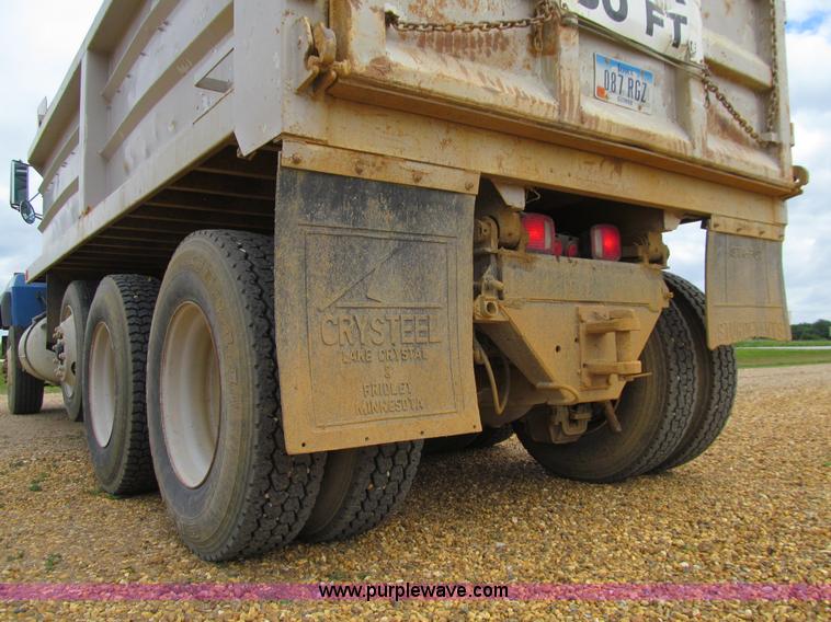 image for item E4932 1992 Mack RD688S dump truck
