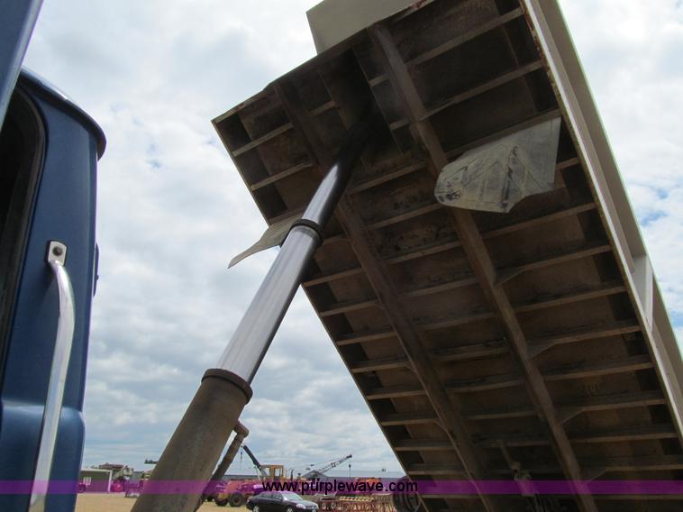 image for item E4932 1992 Mack RD688S dump truck