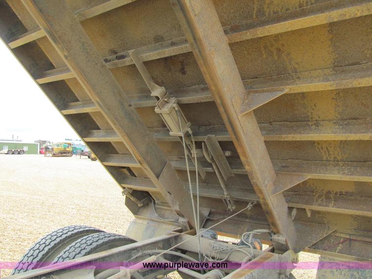 image for item E4932 1992 Mack RD688S dump truck