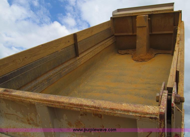 image for item E4932 1992 Mack RD688S dump truck