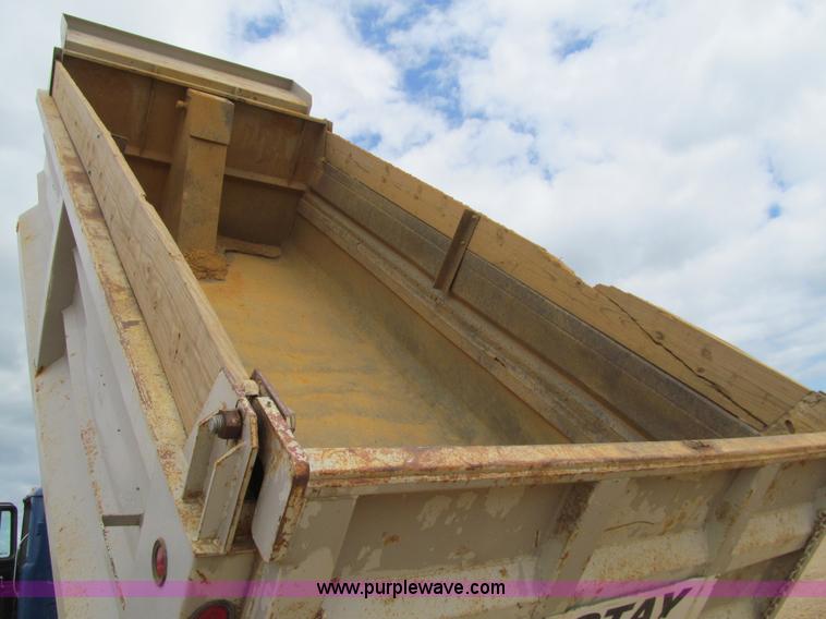 image for item E4932 1992 Mack RD688S dump truck