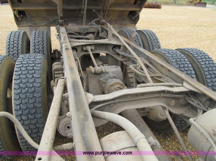 image for item E4932 1992 Mack RD688S dump truck