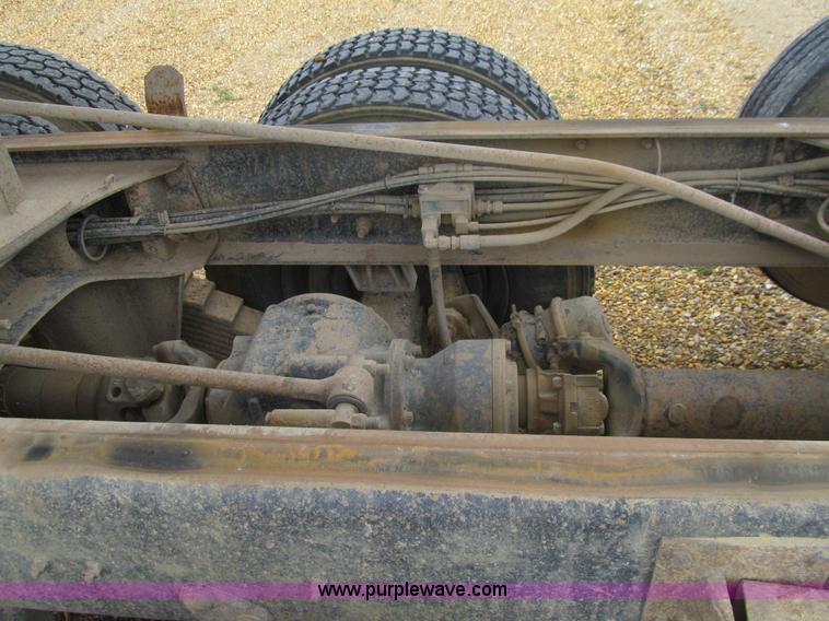 image for item E4932 1992 Mack RD688S dump truck