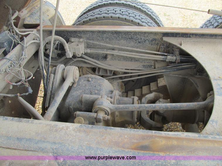 image for item E4932 1992 Mack RD688S dump truck