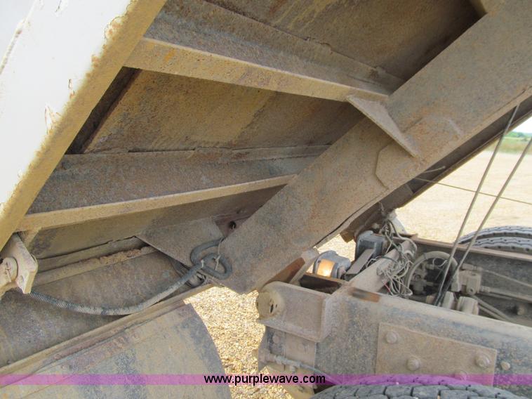 image for item E4932 1992 Mack RD688S dump truck