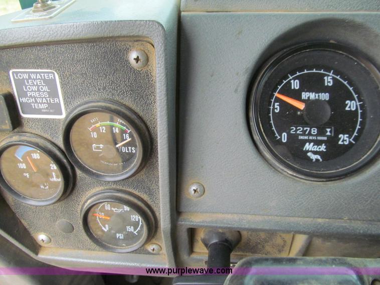 image for item E4932 1992 Mack RD688S dump truck