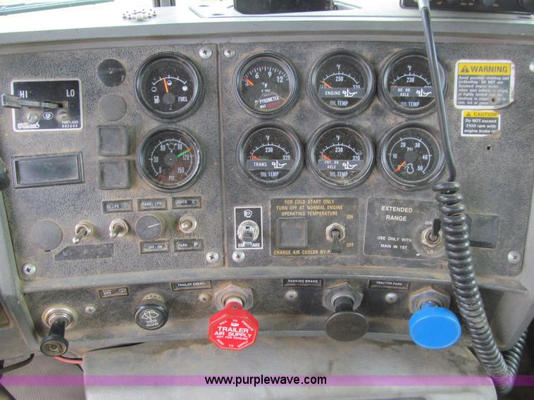 image for item E4932 1992 Mack RD688S dump truck