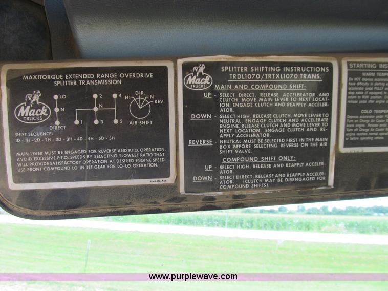 image for item E4932 1992 Mack RD688S dump truck