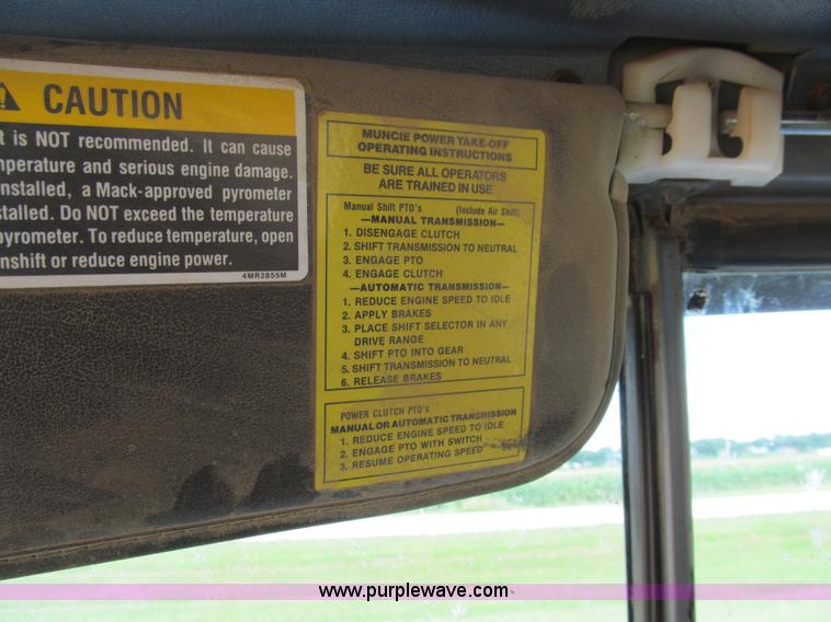 image for item E4932 1992 Mack RD688S dump truck