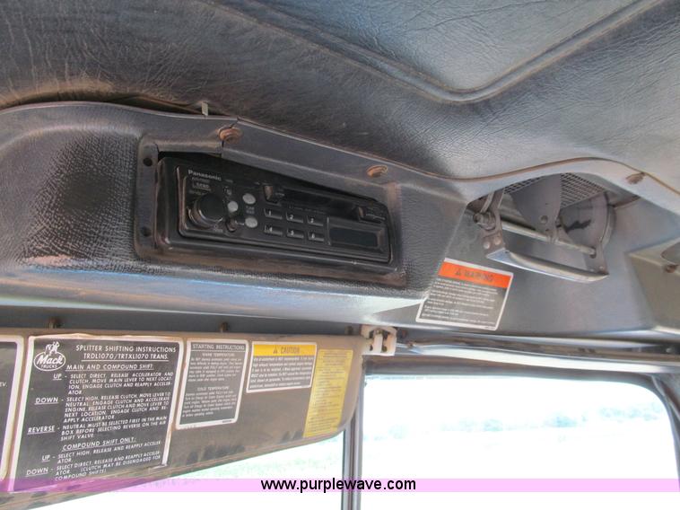 image for item E4932 1992 Mack RD688S dump truck