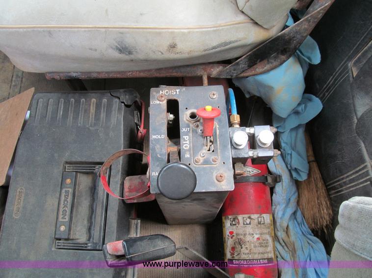 image for item E4932 1992 Mack RD688S dump truck