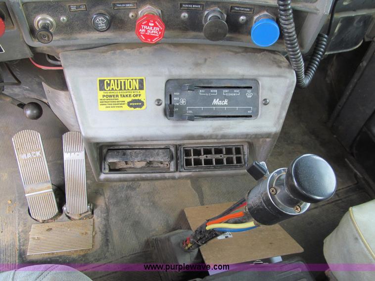 image for item E4932 1992 Mack RD688S dump truck