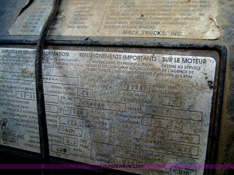 image for item E4932 1992 Mack RD688S dump truck