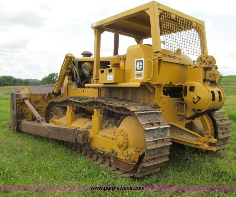 image for item E4937 1968 Caterpillar D9G dozer