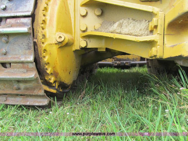 image for item E4937 1968 Caterpillar D9G dozer