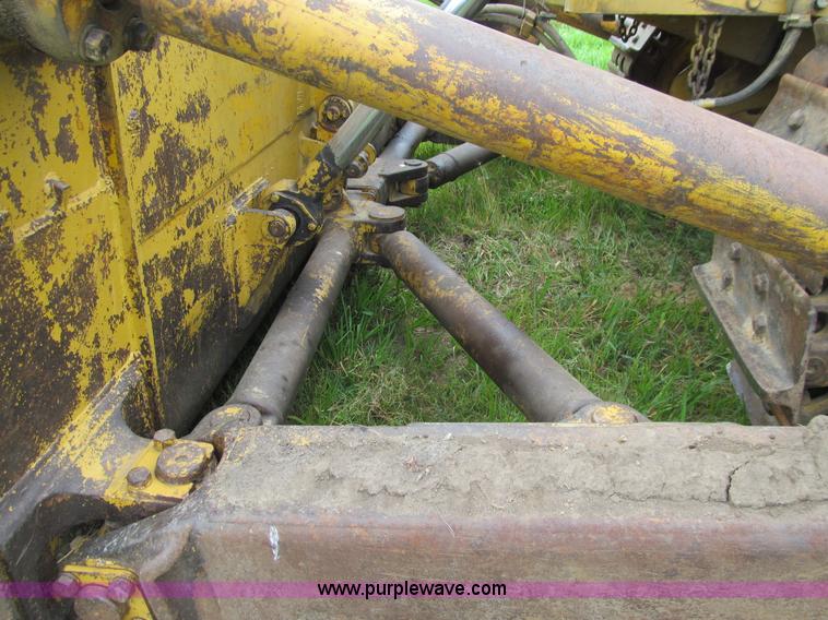 image for item E4937 1968 Caterpillar D9G dozer