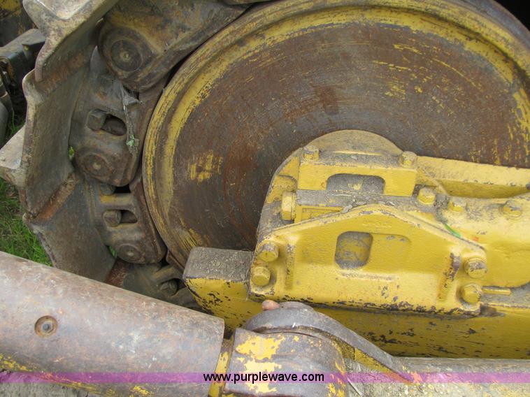 image for item E4937 1968 Caterpillar D9G dozer