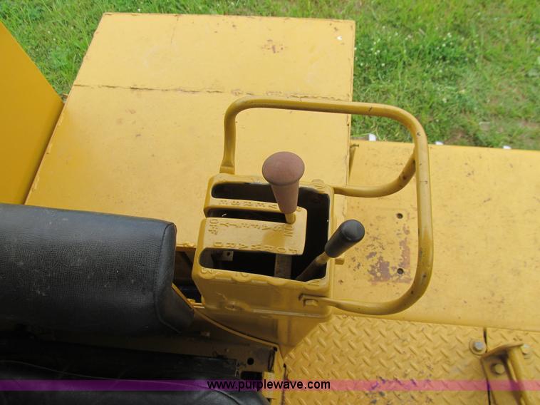 image for item E4937 1968 Caterpillar D9G dozer